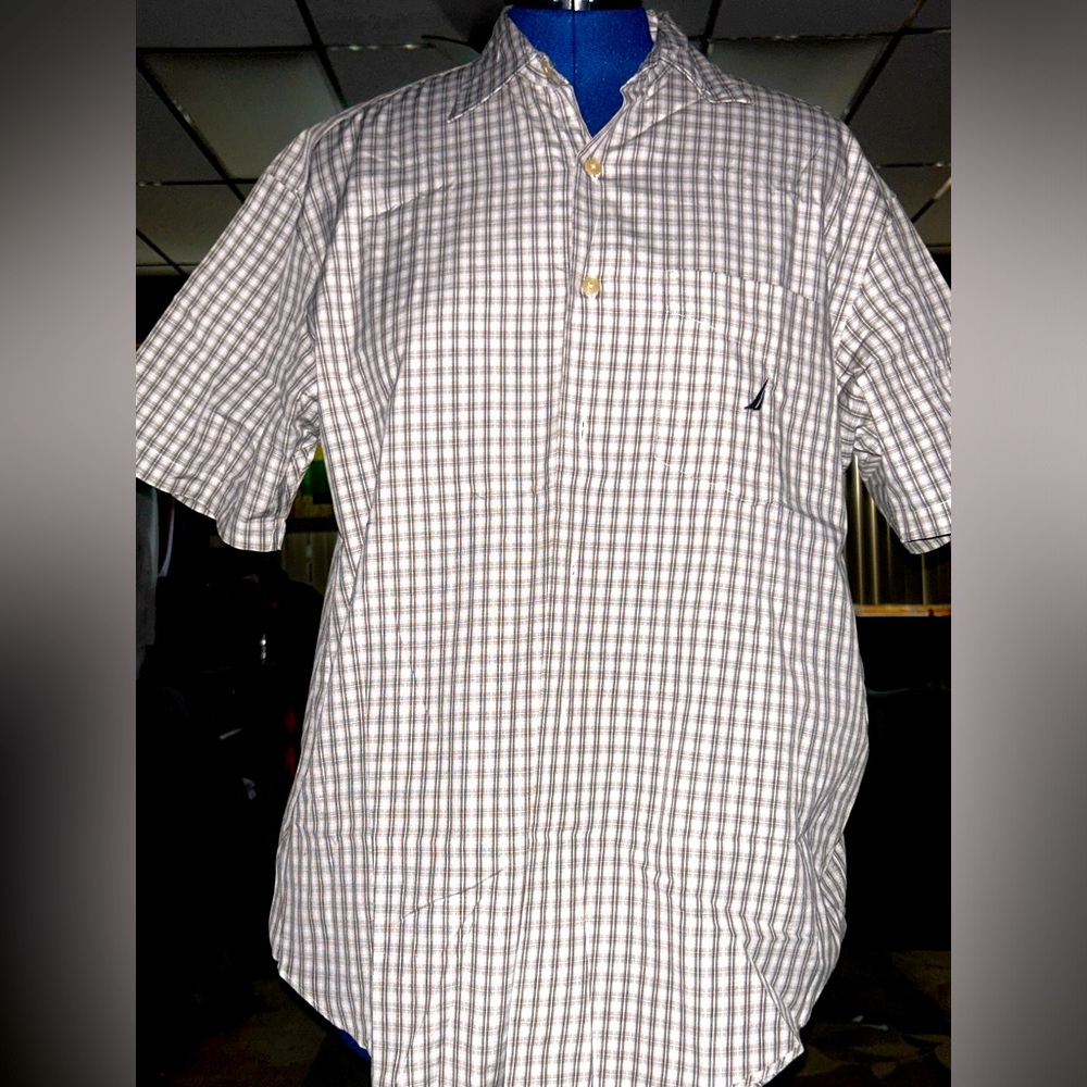 NAUTICA Men’s button up shirt short sleeve Size-M